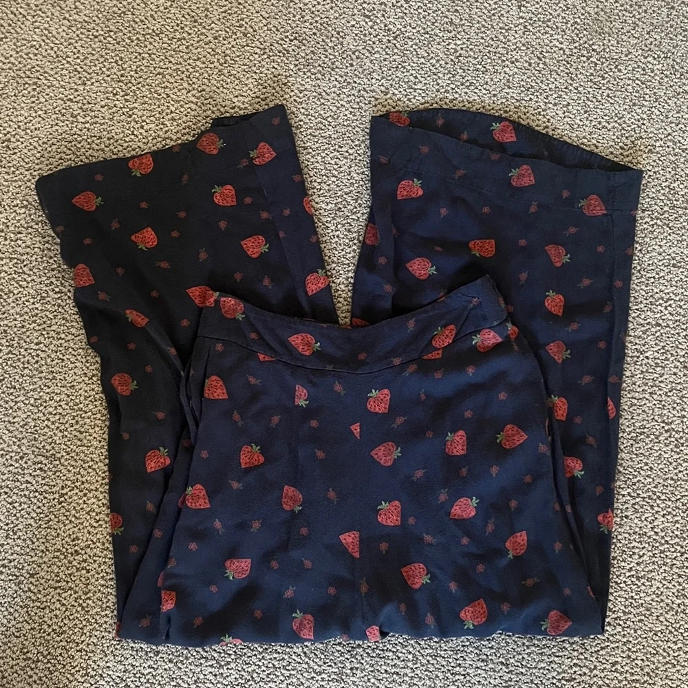 FARM Rio strawberry print pants - Picture 5 of 7